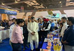 Union Minister Shri @PashupatiParas paid the visit to @NiftemHaryana pavilion at @worldfoodindia and interacted with the exhibitors. He commended the institute for delivering value education to food processing students.