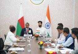 Union Minister of #MOFPI Shri Chirag Paswan had a G2G interaction with H.E. Mr Hajarison Francois Sergio  of Madagascar, on the sidelines of @worldfoodindia and discussed the potential areas of collaborations in the trade and food processing sector. 