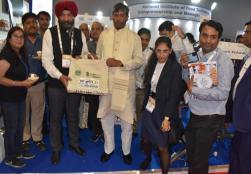 Union Minister Shri @PashupatiParas paid the visit to @NiftemHaryana pavilion at @worldfoodindia and interacted with the exhibitors. He commended the institute for delivering value education to food processing students.