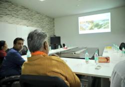 #MOFPI के केंद्रीय राज्य मंत्री श्री @prahladspatel ने कर्नाटक के तुमकूर जिले में स्थित इंडिया फूड पार्क का दौरा किया, जिसके दौरान उन्होंने शाका हैरी यूनिट व उसमें निर्मित खाद्य उत्पादों का जायज़ा लिया।