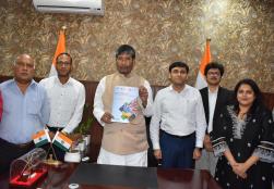  Ministry of Food Processing Industries is delighted to announce the launch of first edition of Invest India magazine on India's #FoodProcessing sector by Union Minister of #MOFPI Shri Pashupati Kumar Paras. Explore the latest trends, innovations, and success stories that are shaping our nation's food processing sector. Let's celebrate India's rich food heritage and the vision for a sustainable future together.