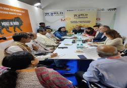 आज #MOFPI के केंद्रीय मंत्री श्री @PashupatiParas ने #WorldFoodIndia2023 के दौरान HE श्री Georges Bouchikian, मिनिस्टर ऑफ इंडस्ट्री, लेबनान से की मुलाकात..   #WFI2023 #FoodProcessing #FoodEvent #SustainableFood #IYM2023  #ProcessingForProsperity