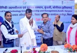 Union Minister of #MOFPI Shri Pashupati Kumar Paras addressed a press conference in Hajipur, Bihar, organised by Niftem, Haryana on the achievements of PMFME Scheme operated in the state today.