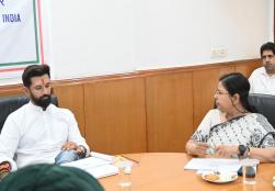 केंद्रीय खाद्य प्रसंस्करण उद्योग मंत्री श्री चिराग पासवान ने आज नई दिल्ली के पंचशील भवन में आयोजित एक समीक्षा बैठक की अध्यक्षता की। बैठक में उन्होंने आगामी मेगा फूड इवेंट @worldfoodindia की चल रही तैयारियों का बारीकी से जायज़ा लिया और कार्यक्रम के कई पहलुओं पर दिशानिर्देश दिए।  साथ ही मंत्रालय के वरिष्ठ अधिकारियों तथा @ficci_india व @investindia के अधिकारियों ने केंद्रीय खाद्य प्रसंस्करण उद्योग मंत्री को #WorldFoodIndia2024 के चार दिवसीय कार्यक्रम से जुड़ी विस्तृत जानकारी साझा की।