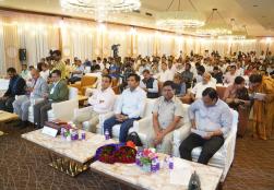 केंद्रीय खाद्य प्रसंस्करण उद्योग मंत्री श्री चिराग पासवान ने आज पटना में आयोजित 'इंडस्ट्री गोलमेज़ बैठक' की अध्यक्षता की।   बैठक में खाद्य प्रसंस्करण उद्योग के प्रतिनिधियों व सूक्ष्म उद्यमियों ने हिस्सा लिया, जिसमें राज्य में #FoodProcessing क्षेत्र के अवसरों पर चर्चा की गई।  साथ ही कार्यक्रम में उपस्थित खाद्य उद्योगपतियों व उद्यमियों को आगामी मेगा फूड इवेंट #WorldFoodIndia2024 में शामिल होने के लिए प्रोत्साहित किया गया। 