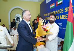 केंद्रीय वाणिज्य एवं उद्योग मंत्री श्री पीयूष गोयल एवं H.E. Dr. Thani bin Ahmed Al Zeyoudi, United Arab Emirates’ Minister of State for Foreign Trade की उपस्थिति में श्री चिराग पासवान, केंद्रीय मंत्री, #MOFPI मुंबई में आयोजित 'फूड एंड बेवरेज़ सेक्टर स्टेकहॉल्डर बैठक' में शामिल हुए।