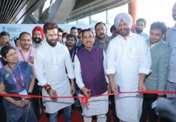 केंद्रीय मंत्री श्री @JoshiPralhad, केंद्रीय मंत्री श्री @iChiragPaswan और केंद्रीय राज्य मंत्री श्री @RavneetBittu द्वारा उद्घाटन किया गया #MOFPIPavilion, भारत के खाद्य प्रसंस्करण क्षेत्र की अत्याधुनिक तकनीक और आधुनिक नवाचार को प्रदर्शित करता है।  केंद्रीय मंत्री श्री प्रह्लाद जोशी, केंद्रीय मंत्री श्री चिराग खान और केंद्रीय राज्य मंत्री श्री रवनीत सिंह बिट्टू ने #MOFPIPavilion का उद्घाटन किया और भारत के खाद्य उद्योग क्षेत्र की विशिष्ट तकनीक और आधुनिक नवीनता का चित्रण किया।