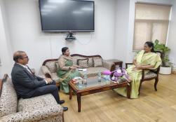  Union Minister Km Shobha Karandlaje assumed charge as MoS of #MOFPI at Panchsheel Bhawan, New Delhi, today.   The Minister also had a meeting with the Union Minister of MoFPI Shri Pashupati Kumar Paras and the Ministry's senior officials.