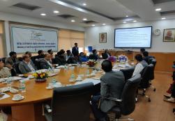 आज पंचशील भवन में स्थित खाद्य प्रसंस्करण उद्योग मंत्रालय में केंद्रीय मंत्री श्री पशुपति कुमार पारस की अध्यक्षता में हिन्दी सलाहकार समिति की दूसरी बैठक का आयोजन किया गया। बैठक में उपस्थित #MOFPI के संस्थानों के वरिष्ठ अधिकारियों व मंत्रालय के अधिकारियों को अधिकाधिक राजभाषा का प्रयोग करने पर दिशानिर्देश दिए। साथ ही राजभाषा के बढ़ते प्रयोग और लक्ष्य प्राप्ति के लिए मंत्रालय द्वारा की गई पहल की प्रशंसा की।