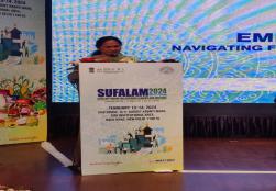 आज SUFALAM 2024 के उद्घाटन समारोह के दौरान केंद्रीय राज्यमंत्री सुश्री शोभा करांदलाजे ने अपने सम्बोधन में कहा कि 'भारत अनाज, फल और सब्जियों का सबसे अधिक उत्पादक देश है, जो #FoodProcessing के माध्यम से इन खाद्य उत्पादों के मूल्यवर्धन की आवश्यकता को दर्शाता है'  साथ ही उन्होंने स्टार्टअप उद्यमियों को अंतरराष्ट्रीय बाजार में उपस्थिति स्थापित करने के लिए नवाचार और विभिन्न सरकारी योजनाओं का उपयोग करने के लिए प्रोत्साहित भी किया।