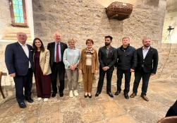 खाद्य प्रसंस्करण उद्योग मंत्री श्री चिराग पासवान ने फ्रांस में क्षेत्रीय दौरे के दौरान विभिन्न देशों के मंत्रियों के साथ खाद्य प्रसंस्करण उद्योग के विस्तार और नवीनीकरण से संबंधित वार्ता की। मंत्री जी ने #FoodProcessing सेक्टर से जुड़ी कई महत्वपूर्ण परियोजनाओं पर भी चर्चा की।