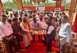 Union Minister of State for Food Processing Industries, Mr. Ravneet Singh Bittu, today visited ISKCON Balaji Food Private Limited in Himmatnagar, Gujarat. This company operates under the brand name HungryTots and has been started by the beneficiaries of the Ministry's PLISFPI scheme. The minister's visit highlights the government's support for local businesses and the growing prospects of food processing in India.