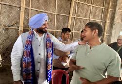 केन्द्रीय राज्य मंत्री #MOFPI, श्री रवींद्र सिंह बित्तू ने असम के तामुलपुर जिले में श्री नयन सरगियारी के स्वामित्व वाले अनिमा चावल मिल का दौरा किया, जो #PMFMEScheme के एक गर्वित लाभार्थी हैं। यह इकाई सिज़ोव ब्रांड नाम के तहत सरसों के तेल का उत्पादन करती है, जो स्थानीय उद्यमिता और आर्थिक विकास को बढ़ावा देने में महत्वपूर्ण भूमिका निभा रही है।