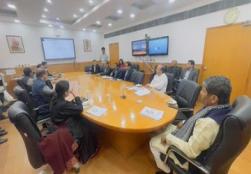 @MOFPI_GOI के केंद्रीय मंत्री श्री श्री पशुपति कुमार पारस जी की अध्यक्षता में समीक्षा बैठक आयोजित की गई। बैठक में #InternationalYearOfMillets2023 के उपलक्ष्य में आयोजित किए जाने वाले कार्यक्रम, कोंफ्रेस तथा मेगा फूड इवेंट पर चर्चा की गई। बैठक में मंत्रालय के वरिष्ठ अधिकारियों को #IYM2023 के आगामी कार्यक्रम हेतु उपयुक्त दिशानिर्देश दिए गए।