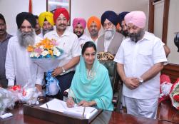 Smt. Harsimrat Kaur Badal takes over as Food Processing Industries Minister-27/05/2014 - Image 5