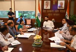 केंद्रीय खाद्य प्रसंस्करण उद्योग मंत्री श्री चिराग पासवान ने आज नई दिल्ली के पंचशील भवन में #MOFPI के वरिष्ठ अधिकारियों के साथ आयोजित बैठक की अध्यक्षता की। बैठक में मंत्रालय की #PMKSY, #PMFME तथा #PLIScheme योजनाओं की समीक्षा की गई और 100 दिन की कार्य योजना पर चर्चा की गई।