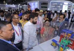 श्री चिराग पासवान ने आज वर्ल्ड फूड इंडिया के #MoFPIPavilion का दौरा किया। जिसके दौरान पवेलियन में लगाई #FoodProcessing की नई मशीनों व उत्पादों से संबंधित चर्चा की और इनोवेटर्स व उद्यमियों के खाद्य प्रसंस्करण क्षेत्र के विकास में किए प्रयासों की सराहना की। 