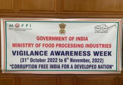 Secretary FPI, Smt. Anita praveen administered honesty and Integrity Pledge to the officials of the @MOFPI_GOI during the observance of #VigilanceAwarenessWeek2022.
