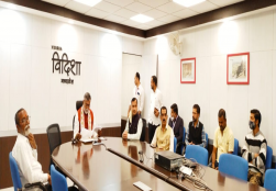 PM Shri Narendra Modi addressed a webinar on the positive impact of #Budget2022 on the Agriculture Sector. MoS Shri Prahlad Singh Patel joined the webinar via video conferencing from the Collectorate Office, Vidisha.