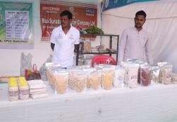 खाद्य प्रसंस्करण उद्यमियों द्वारा प्रदर्शित बाजरा आधारित उत्पाद