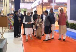 माननीय प्रधानमंत्री श्री @narendramodi ने आज प्रगति मैदान के भारत मंडपम में @worldfoodindia का उद्घाटन किया।   केंद्रीय मंत्री श्री @PashupatiParas, श्री @PiyushGoyal, श्री @girirajsinghbjp, श्री @PRupala, श्री @prahladspatel ने कार्यक्रम की शोभा बढ़ाई।