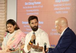  केंद्रीय खाद्य प्रसंस्करण उद्योग मंत्री श्री चिराग पासवान ने आज USIBC द्वारा आयोजित #IndiaIdeasSummit के मुख्य सम्बोधन में #FoodProcessing क्षेत्र में भारत और अमेरिका के बीच गहन सहयोग की संभावना पर प्रकाश डाला। इसके साथ ही उन्होंने खाद्य प्रणालियों को बेहतर बनाने,  सस्टेनेबिलिटी को बढ़ावा देने और #FoodSecurity और #NutritionSecurity दोनों को सुनिश्चित करने में AI और ब्लॉकचेन जैसी उन्नत तकनीकों की भूमिका पर ज़ोर दिया। अपनी बात को आगे बढ़ाते हुए, उन्होंने दुनिया की पोषण संबंधी मांगों को पूरा करने में सक्षम सस