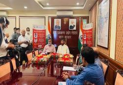 केंद्रीय मंत्री श्री पशुपति कुमार पारस  और केंद्रीय राज्यमंत्री श्री प्रहलाद सिंह पटेल ने #PMFMEScheme के ब्रांडिंग और मार्केटिंग घटक के तहत विकसित 3 #ODOP ब्रांड और 5 उत्पाद को लॉन्च किया। आज लॉन्च किए गए 3 ब्रांड अमृतसर, मुजफ्फरनगर और री भोई जिले के पिंड से, मधुरमिठास और अनारस नामक ब्रैंड्ज़ हैं और लॉन्च किए गए 5 उत्पाद में मैंगो अचार, गुड़ पाउडर, मसालेदार सूखे अनानास, कश्मीरी मसाला पेस्ट और नींबू शहद शामिल हैं।