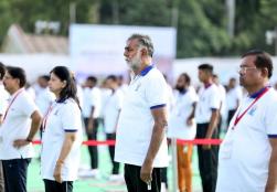 With Hon'ble @VPIndia Shri Jagdeep Dhankar as esteemed Chief Guest and in august presence ofMinistry of Ayush, Shri Sarbanand Sonwal , Union Minister of State for #MOFPI Shri Prahlad Singh Patel took part in grand celebration of #InternationalDayofYoga2023 in Jabalpur, Madhya Pradesh.