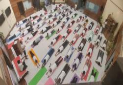 आजादी के #AmritMahotsav के तहत 75 दिनों तक मनाए जा रहे #योगउत्सव के 55वें दिन आज मंत्रालय के प्रांगण में केंद्रीय मंत्री श्री केंद्रीय मंत्री श्री पशुपति कुमार पारस जी और मंत्रालय के अधिकारी व कर्मचारी ने योगाभ्यास किया। आप भी अपने जीवनशैली में ‘योग’ को अपनाकार जीवन को निरोग बनाए।