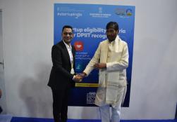 Union Minister Shri @PashupatiParas interacted with HE T Hurdoyal, Minister of Agro Industry and food security, Mauritius, on the sidelines of @worldfoodindia and discussed the potential areas of collaborations in trade and food processing sector.   #WorldFoodIndia2023