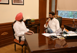 Shri Ravneet Singh Bittu, Union Minister of State for Food Processing Industries, met Shri Chirag Paswan, Union Minister of #MOFPI, at Panchsheel Bhawan, New Delhi, today and discussed the future course of action to drive innovation and growth in India's #foodprocessing sector.