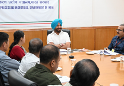 Union Minister of State for #MOFPI, Shri Ravneet Singh Bittu , chaired a review meeting with senior officials at Panchsheel Bhawan, New Delhi, today to discuss the progress of all ongoing schemes and future plans of the ministry.