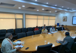 राज्य मंत्री श्री प्रहलाद सिंह पटेल जी की अध्यक्षता में मंत्रालय एवं इन्वेस्ट इंडिया के अधिकारियों के साथ हुई एक बैठक में देश-विदेश में खाद्य प्रसंस्करण क्षेत्र में हो रहे निवेश और इस दिशा में प्रगति पर चर्चा की गई। बैठक में राज्य मंत्री श्री प्रहलाद सिंह पटेल जी ने खाद्य प्रसंस्करण क्षेत्र में निवेश को बढ़ाने और विदेशी निवेशकों को और अधिक से अधिक आकर्षित करने पर जोर दिया।