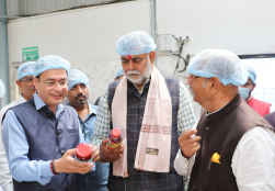 राज्यमंत्री श्री प्रहलाद सिंह पटेल जी ने महाराष्ट्र के सतारा में स्थित 'सतारा मेगा फूड पार्क' का दौरा किया, जहां उन्होंने अधिकारियों व कर्मचारियों के साथ बातचीत की और पार्क की गतिविधियों की भी समीक्षा की।