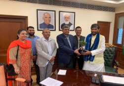 केंद्रीय मंत्री श्री पशुपति कुमार पारस ने पीएचडी चैंबर ऑफ कॉमर्स एंड इंडस्ट्री के अध्यक्ष श्री संजय अग्रवाल से मुलाकात की और आत्मानिर्भर भारत के तहत खाद्य प्रसंस्करण क्षेत्र को बढ़ावा देने के विषय पर चर्चा की।