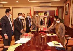 केंद्रीय मंत्री श्री पशुपति कुमार पारस जी एवं राज्यमंत्री श्री प्रहलाद सिंह पटेल जी ने PMFMEScheme के अंतर्गत ‘एक ज़िला एक उत्पाद’ के 6 ब्रांड का शुभारंभ किया।