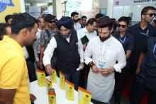 श्री चिराग पासवान, केंद्रीय मंत्री, #MOFPI ने आज निफ्टेम, कुंडली में आयोजित #SUFALAM2.0 का उद्घाटन किया। जिसके दौरान कार्यक्रम में उपस्थित इनोवेटर्स व उद्यमियों को संबोधित करते हुए कहा "यह स्टार्टअप कॉन्क्लेव इनोवेशन, कृषि-उद्यमिता एवं युवा भारत की आकांक्षाओं का संगम है" यह कार्यक्रम वर्तमान व प्रस्तावित #NIFTEM संस्थानों के समन्वय से एक भविष्योन्मुखी एवं वैश्विक स्तर पर प्रतिष्ठित खाद्य इकोसिस्टम को सशक्त बनाएगा। आइए हम सब मिलकर ऐसा भारत गढ़ें, जहाँ दुनिया के हर डाइनिंग टेबल पर कम से कम एक खाद्य उत्पाद मेड