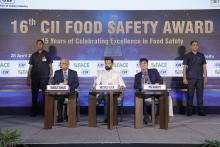 श्री चिराग पासवान, केंद्रीय मंत्री, #MOFPI 20वें Food Safety, Quality & Regulatory Summit में मुख्य अतिथि के रूप में शामिल हुए। जिसके दौरान अपने संबोधन में उन्होंने कहा कि 'खाद्य सुरक्षा केवल अनुपालन तक सीमित नहीं, बल्कि यह उपभोक्ताओं के विश्वास की आधारशिला है।  भारत को ग्लोबल फूड बास्केट बनाने की दिशा में खाद्य सुरक्षा वैश्विक भरोसे और प्रतिस्पर्धा को सुदृढ़ करने में अहम भूमिका निभाती है।' साथ ही, मंत्री जी ने विभिन्न श्रेणियों में CII Food Safety Awards प्रदान किए तथा सभी विजेताओं के उत्कृष्ट प्रयासों की 