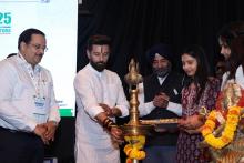 श्री चिराग पासवान, केंद्रीय मंत्री, #MOFPI ने आज निफ्टेम, कुंडली में आयोजित #SUFALAM2.0 का उद्घाटन किया। जिसके दौरान कार्यक्रम में उपस्थित इनोवेटर्स व उद्यमियों को संबोधित करते हुए कहा "यह स्टार्टअप कॉन्क्लेव इनोवेशन, कृषि-उद्यमिता एवं युवा भारत की आकांक्षाओं का संगम है" यह कार्यक्रम वर्तमान व प्रस्तावित #NIFTEM संस्थानों के समन्वय से एक भविष्योन्मुखी एवं वैश्विक स्तर पर प्रतिष्ठित खाद्य इकोसिस्टम को सशक्त बनाएगा। आइए हम सब मिलकर ऐसा भारत गढ़ें, जहाँ दुनिया के हर डाइनिंग टेबल पर कम से कम एक खाद्य उत्पाद मेड