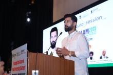 श्री चिराग पासवान, केंद्रीय मंत्री, #MOFPI ने आज निफ्टेम, कुंडली में आयोजित #SUFALAM2.0 का उद्घाटन किया। जिसके दौरान कार्यक्रम में उपस्थित इनोवेटर्स व उद्यमियों को संबोधित करते हुए कहा "यह स्टार्टअप कॉन्क्लेव इनोवेशन, कृषि-उद्यमिता एवं युवा भारत की आकांक्षाओं का संगम है" यह कार्यक्रम वर्तमान व प्रस्तावित #NIFTEM संस्थानों के समन्वय से एक भविष्योन्मुखी एवं वैश्विक स्तर पर प्रतिष्ठित खाद्य इकोसिस्टम को सशक्त बनाएगा। आइए हम सब मिलकर ऐसा भारत गढ़ें, जहाँ दुनिया के हर डाइनिंग टेबल पर कम से कम एक खाद्य उत्पाद मेड