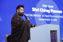 श्री चिराग पासवान, केंद्रीय खाद्य प्रसंस्करण उद्योग मंत्री ने आज Indus Food 2026 का उद्घाटन किया।  जिसके दौरान अपने संबोधन में मंत्री जी ने उपस्थित वैश्विक क्रेताओं और उद्योग प्रतिनिधियों को संबोधित करते हुए कहा कि #IndusFood2026 भारत की खाद्य प्रसंस्करण क्षमता को अंतरराष्ट्रीय बाज़ार से जोड़ने का एक सशक्त मंच है। यह आयोजन दीर्घकालिक वैश्विक साझेदारियों को मज़बूत करने के साथ-साथ भारत को ग्लोबल फ़ूड बास्केट के रूप में स्थापित करने के विज़न को नई गति प्रदान करेगा।