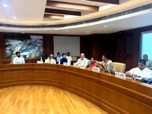 केंद्रीय खाद्य प्रसंस्करण उद्योग मंत्री श्री चिराग पासवान ने आज संसद भवन में मंत्रालय की परामर्शदात्री समिति की बैठक की अध्यक्षता की व मेगा फूड इवेंट #WorldFoodIndia2025 के लिए अपने विज़न को साझा किया। यह प्लेटफॉर्म देश-विदेश के निवेशकों और फूड इनोवेशन को बढ़ावा देगा और देश के फूड को दुनिया की हर डाइनिंग टेबल तक पहुंचाने और #Bharat को ग्लोबल फूड बास्केट बनाने में सहयोग करेगा।  बैठक के दौरान माननीय मंत्री जी ने सभा में उपस्थित सभी सांसदों से अपने निर्वाचन क्षेत्रों में इस दृष्टिकोण को साझा करने का निवेदन किय