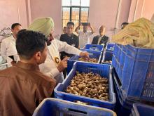 श्री रवनीत सिंह, केंद्रीय राज्यमंत्री, #MOFPI ने खानपारा, री-भोई में स्थित ईस्टर्न री-भोई ऑर्गेनिक फार्मर प्रोड्यूसर ऑर्गनाइज़ेशन लिमिटेड का दौरा किया। मिशन ऑर्गेनिक वैल्यू चेन डेवलपमेंट फॉर द नॉर्थ ईस्टर्न रीजन (MoVCDNER) के तहत 2017 में स्थापित इस एफपीओ का प्रबंधन 11 निदेशकों के बोर्ड द्वारा किया जाता है, जिसका प्रतिनिधित्व 9 गांवों के लगभग 500 किसान करते हैं तथा बिजली और सौर ऊर्जा का उपयोग करके अदरक से बने प्रसंस्कृत उत्पादों पर ध्यान केंद्रित करते हैं। 