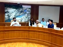 केंद्रीय खाद्य प्रसंस्करण उद्योग मंत्री श्री चिराग पासवान ने आज संसद भवन में मंत्रालय की परामर्शदात्री समिति की बैठक की अध्यक्षता की व मेगा फूड इवेंट #WorldFoodIndia2025 के लिए अपने विज़न को साझा किया। यह प्लेटफॉर्म देश-विदेश के निवेशकों और फूड इनोवेशन को बढ़ावा देगा और देश के फूड को दुनिया की हर डाइनिंग टेबल तक पहुंचाने और #Bharat को ग्लोबल फूड बास्केट बनाने में सहयोग करेगा।  बैठक के दौरान माननीय मंत्री जी ने सभा में उपस्थित सभी सांसदों से अपने निर्वाचन क्षेत्रों में इस दृष्टिकोण को साझा करने का निवेदन किय