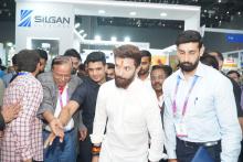 Union Minister of #MOFPI Shri Chirag Paswan visited the latest food processing machines showcased at @worldfoodindia. During the visit, Hon'ble Minister engaged with food processing professionals and innovators, exploring cutting-edge technologies designed to enhance food production,  processing efficiency and sustainable packaging.  #ProcessingForProsperity  #WorldFoodIndia2024