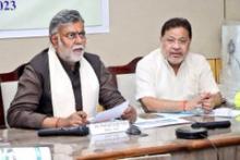 Union Minister of State for @MOFPI_GOI Shri @prahladspatel chaired a review meeting on the implementation of the Ministry's #PMKSY, #PLIScheme & #PMFMEScheme today at Collectorate in Chhattisgarh's Raipur.