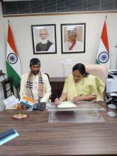 आज नई दिल्ली के पंचशील भवन में सुश्री शोभा करंदलाजे ने #MOFPI की केंद्रीय राज्य मंत्री के रूप में कार्यभार संभाला। इस मौके पर उन्होंने @mofpi_goi के केंद्रीय मंत्री श्री पशुपति कुमार पारस और मंत्रालय के अन्य वरिष्ठ अधिकारियों के साथ बैठक की।