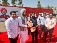 #MOFPI के केंद्रीय राज्यमंत्री श्री रवनीत सिंह बिट्टू ने आज गुजरात के हिम्मतनगर में ISKCON बालाजी फ़ूड प्राइवेट लिमिटेड का दौरा किया। हंग्रीटोस ब्रांड नाम से संचालित यह कंपनी मंत्रालय की #PLISFPI के लाभार्थियों द्वारा शुरू की गई है। मंत्री जी का यह दौरा स्थानीय व्यवसायों के लिए सरकार के समर्थन और भारत में खाद्य प्रसंस्करण की बढ़ती संभावनाओं पर प्रकाश डालता है।