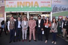 केंद्रीय खाद्य प्रसंस्करण उद्योग मंत्री श्री चिराग पासवान ने #Gulfood2025 में भारत के पवेलियन का दौरा किया और फूड इंडस्ट्री के प्रमुखों और भागीदारों के साथ भारत की क्षमताओं, नवाचारों और वैश्विक अवसरों पर चर्चा की। इस वार्ता में भारत के कृषि-खाद्य निर्यात को बढ़ाने, वैश्विक साझेदारियों को सशक्त करने और वैश्विक खाद्य व्यापार में भारत की अग्रणी भूमिका पर प्रकाश डाला गया।