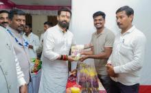 Union Minister of Food Processing Industries Shri Chirag Paswan inspected an exhibition of products prepared by beneficiaries of the #PMFMEScheme in Parbhani, Maharashtra. The #PMFME scheme is empowering women entrepreneurs and micro-food enterprises by providing local products with access to new markets and enhanced recognition. Through value addition, this initiative is imparting new momentum to 'Atmanirbhar Bharat' (Self-Reliant India) and the rural economy. #ProcessingForProsperity Union Minister of Food Processing Industries Shri Chirag Paswan inspected an exhibition of products prepared by beneficiaries of the #PMFMEScheme in Parbhani, Maharashtra. The #PMFME scheme is empowering women entrepreneurs and micro-food enterprises by providing local products with access to new markets and enhanced recognition. Through value addition, this initiative is imparting new momentum to 'Atmanirbhar Bharat' (Self-Reliant India) and the rural economy. #ProcessingForProsperity
